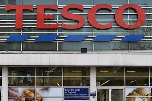 Řetězce trápí rekordně nízká nezaměstnanost. Tesco zkrátí otevírací dobu
