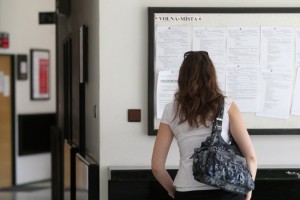 Pracovní trh hodnotí kladně nejvíce Čechů od roku 1995. Nespokojenost panuje s možnostmi získání vlastního bydlení a zajištěním ve stáří