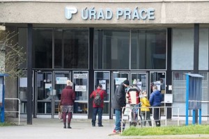 Co dělat, když přijdete o práci. O podporu lze žádat elektronicky i poštou
