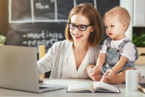 Sdílené pracovní místo: Nová forma zaměstnání neřeší vše, ale i tak může matkám pomoct