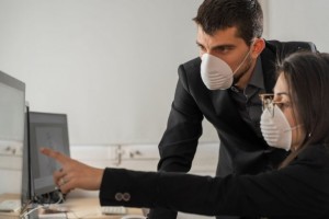 Koronavirus: Jak je to s pracovním právem?